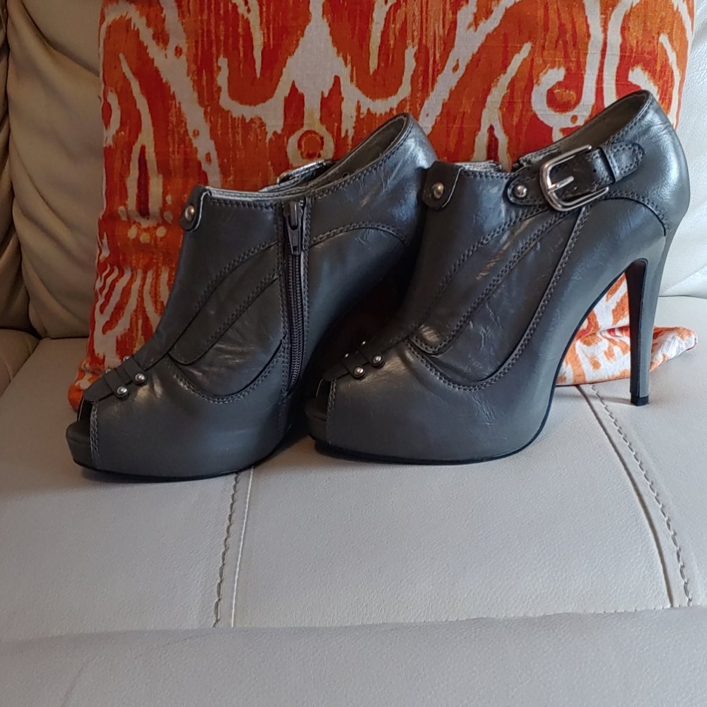 Shoes - Picture 2 of 4